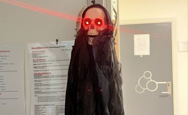 en person i et plagg